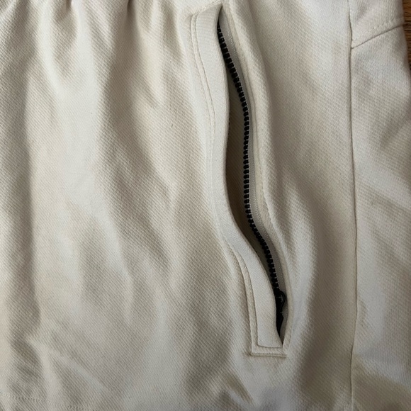 Mid Rise Beige Shorts XL - Stylish & Comfortable summer active wear - Picture 3 of 4